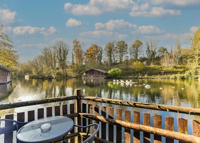 Herons Lake Retreat Hot Tub Lodges