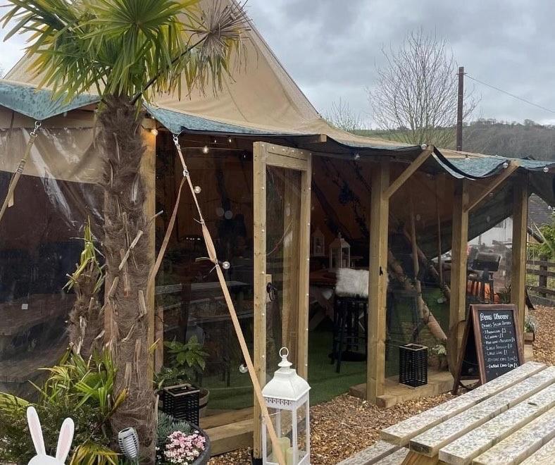 Herons Retreat Hot Tub 4* Caerwys