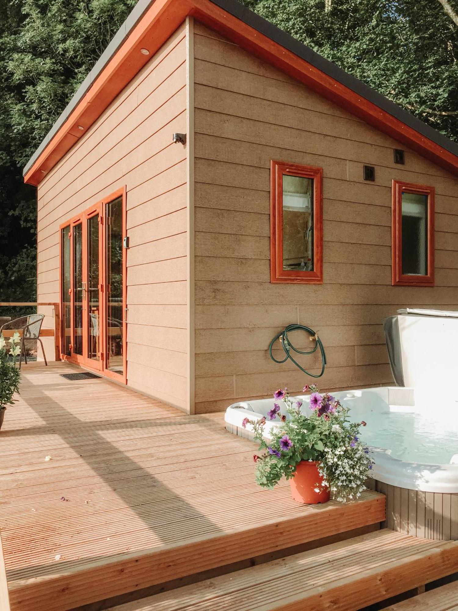 Resort Herons Retreat Hot Tub Caerwys