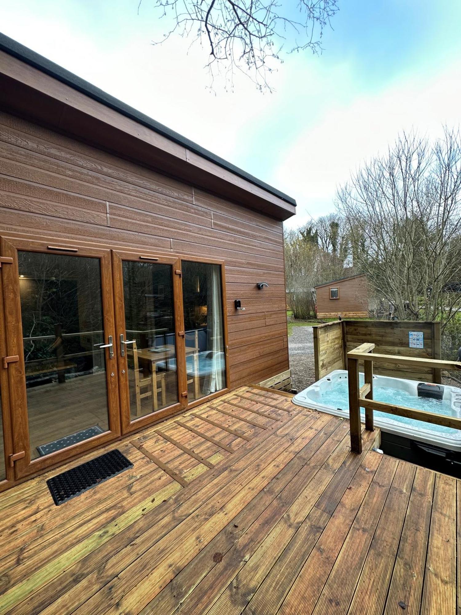 Herons Retreat Hot Tub Курортный комплекс Caerwys