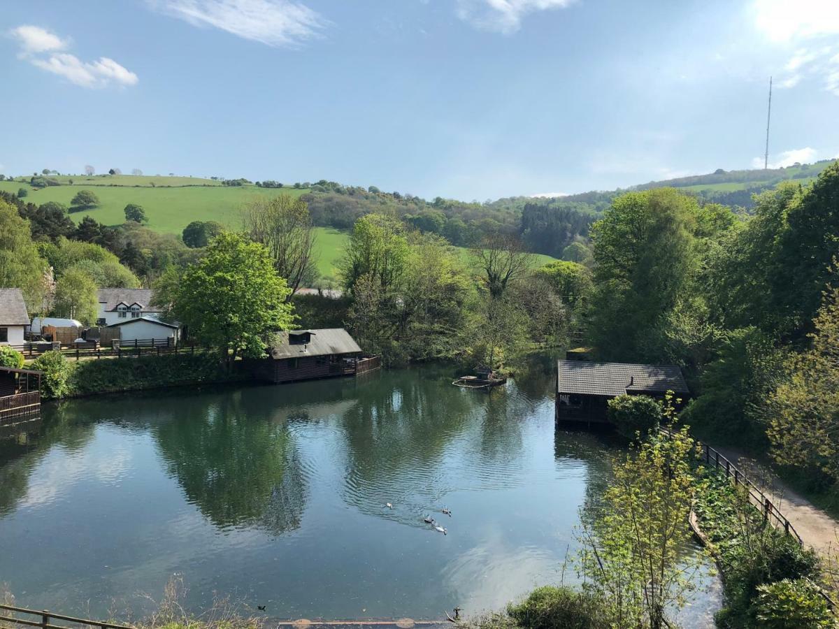 Herons Retreat Hot Tub Resort Caerwys