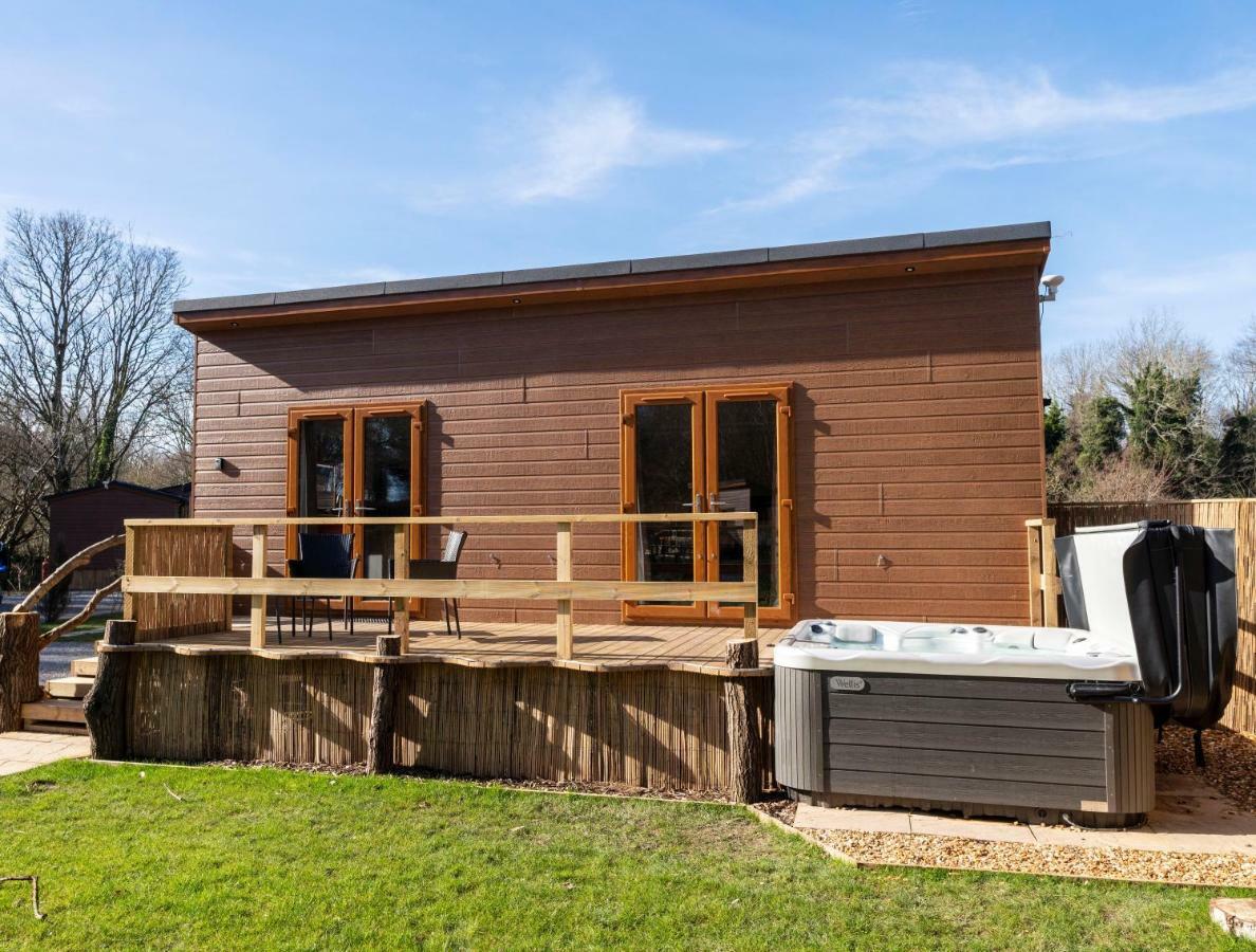 Herons Retreat Hot Tub 4* Caerwys