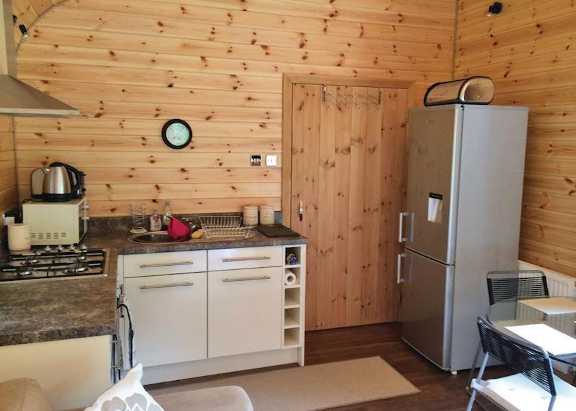 Herons Retreat Hot Tub 4* Caerwys